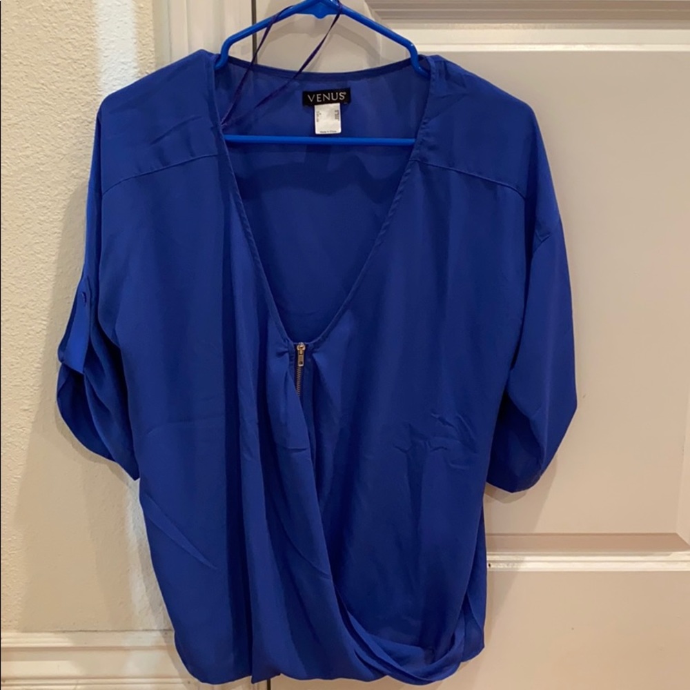 Venus women’s shirt size S